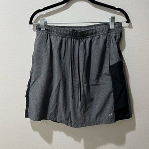 GapFit Men's Gray and Black Athletic Shorts, size medium, EUC, casual, pockets